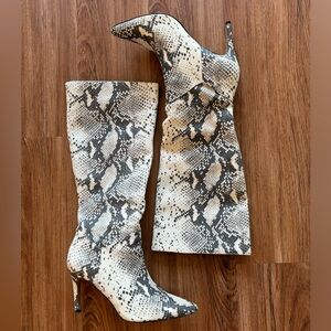 Snake skin printed tall boots by Steve Madden! In almost perfect condition!